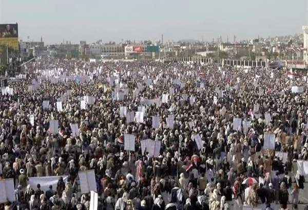 Yemenis protest against Saudi siege, economic hardships