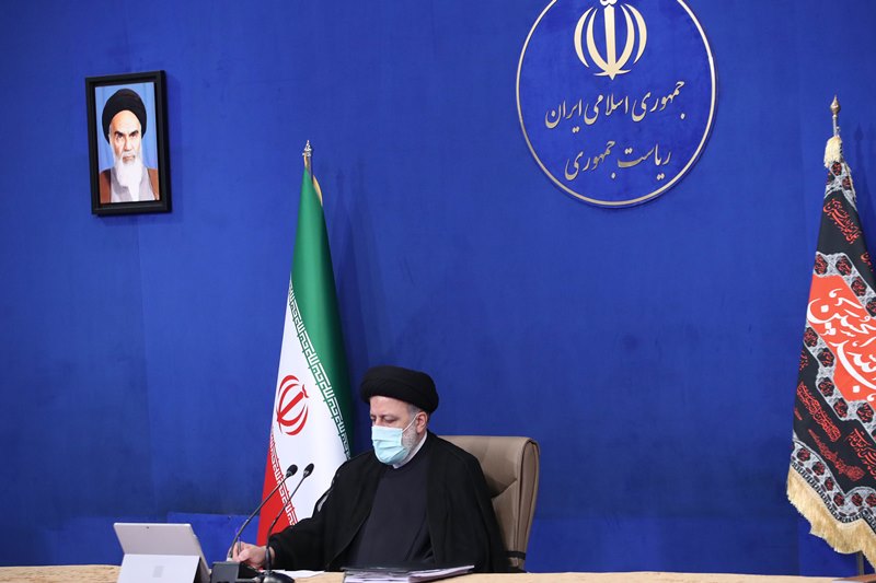 الرئيس الإيراني اية الله إبراهيم رئيسي يقدم كابينته الوزارية المقترحة الى البرلمان
