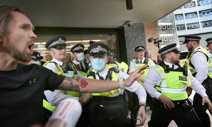 Anti-vaccine protesters clash with police, attack BBC HQ in London (video)  