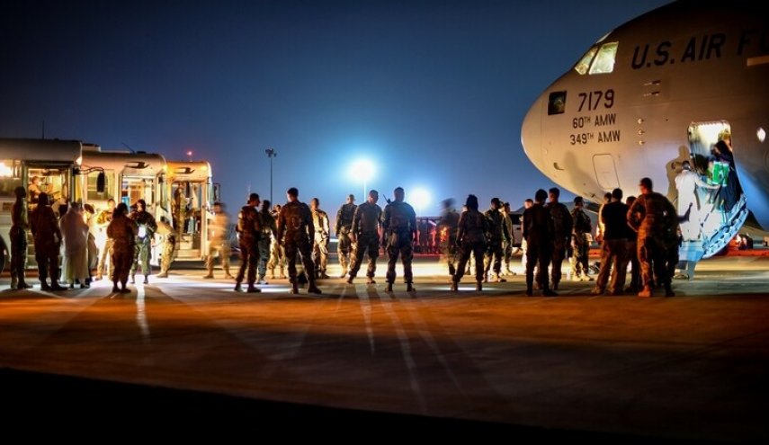 السفارة الأمريكية تنصح الأمريكيين عند بوابات مطار كابل فجر الخميس بالمغادرة على الفور