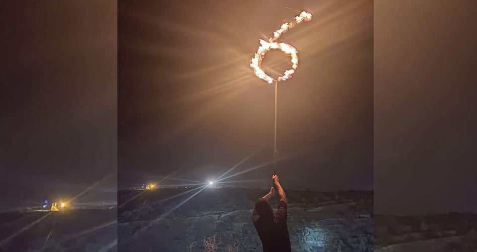 شاب فلسطيني يشعل الرقم 6 خلال الإرباك الليليّ في بيتا فرحا بالأسرى