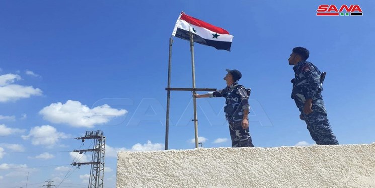اهتزاز پرچم سوریه بر فراز شهری دیگر
