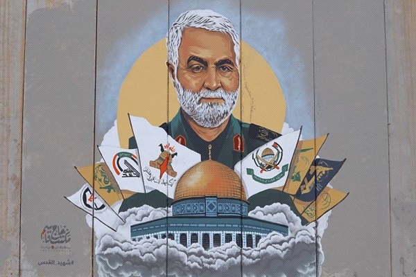 جدارية للشهيد سليماني على حدود لبنان وفلسطين المحتلة  
