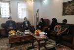 وزیر بهداشت با خانواده شهید مدافع سلامت کهگیلویه و بویراحمد دیدار کرد