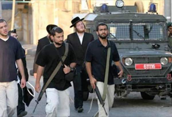 Des colons sionistes attaquent des Palestiniens dans la mosquée Al-Aqsa