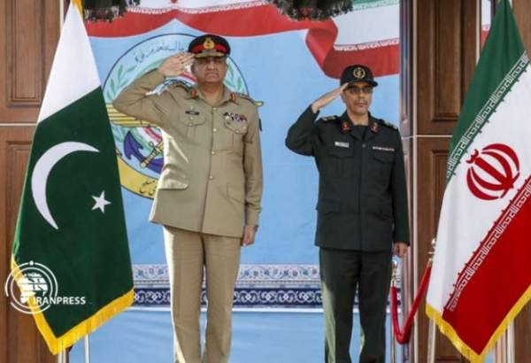 ایران اور پاکستان کی مسلح افواج کے سربراہوں نے اسلام آباد میں ایک دوسرے ملاقات