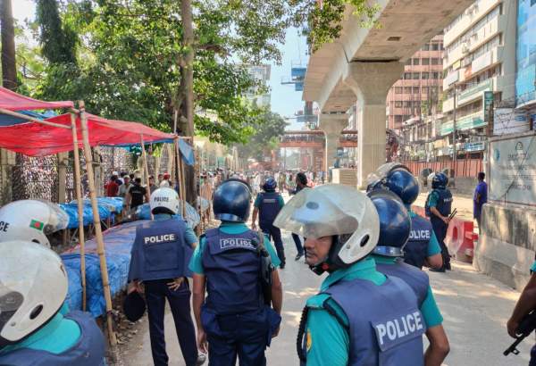 Bangladesh police attacks Muslims protesting Qur