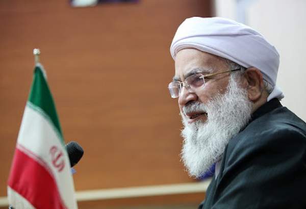Un religieux sunnite iranien exhorte les autorités musulmanes à mener les nations vers l
