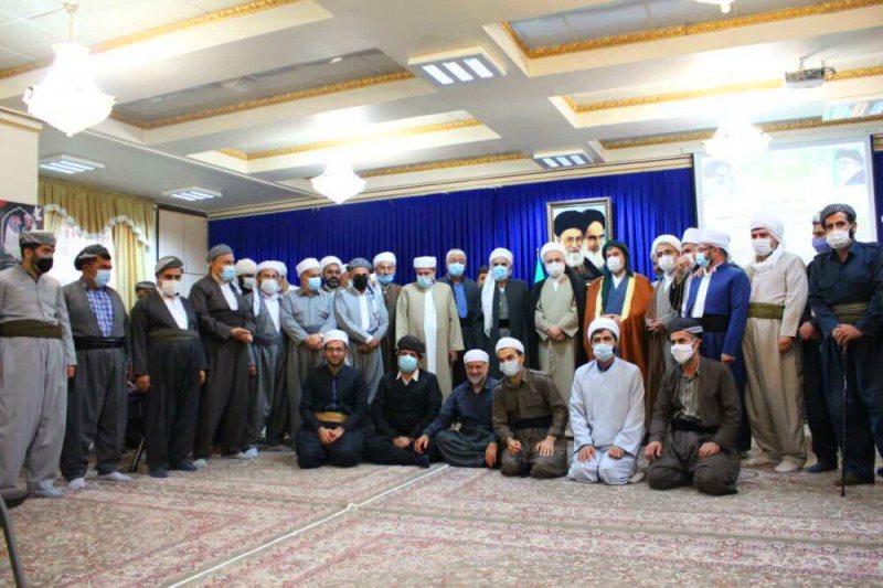 اجتماع لعلماء الشيعة وأهل السنة مع ممثل الولي الفقيه في محافظة كردستان الإيرانية  