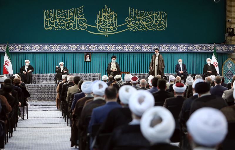 قائد الثورة الإسلامية يستقبل ضيوف المؤتمر الدولي 35 للوحدة الإسلامية  