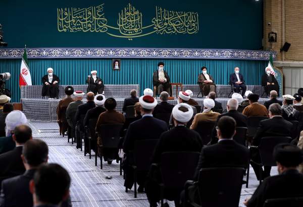 وحدت اسلامی کانفرنس کے مندوبین اور اسلامی نظام کے عہدیداروں سے رہبر انقلاب اسلامی کا خطاب