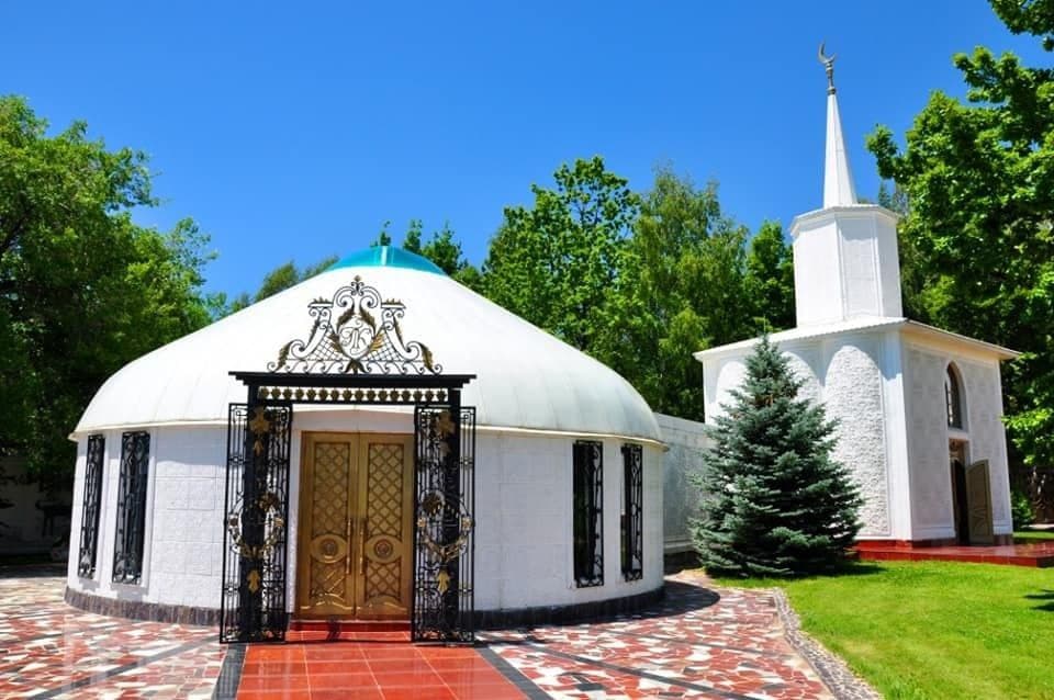 نمایشگاهی از عبادتگاه های نمادین در قرقیزستان  