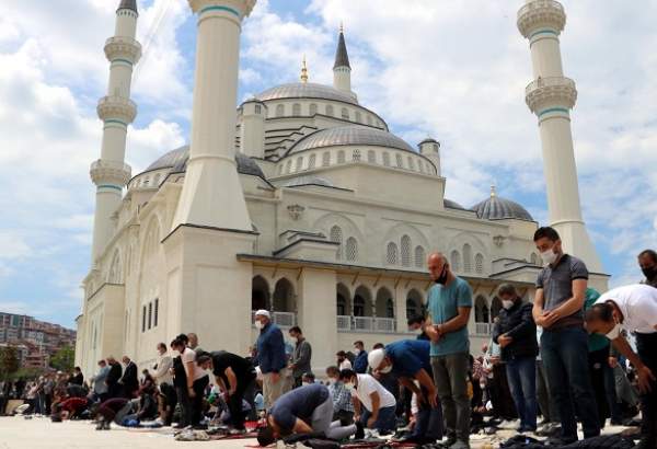 کاهش محدودیت‌های کرونایی در مساجد ترکیه