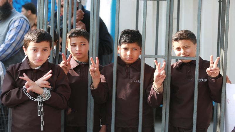 في يوم الطفل العالمي.. 160 طفلاً فلسطينيًا في سجون الاحتلال