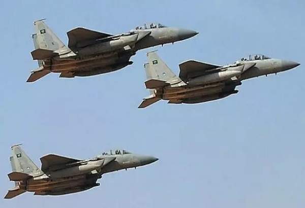 بمباران پایتخت یمن از سوی جنگنده‌های سعودی