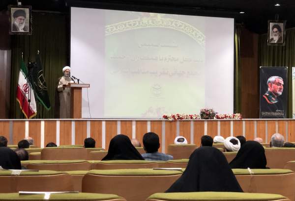 نشست صمیمی دبیرکل با کارکنان مجمع جهانی تقریب مذاهب اسلامی برگزار شد