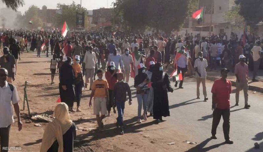 تظاهرات حاشدة في الخرطوم وعدد من ولايات السودان تنديدًا بالانقلاب العسكري