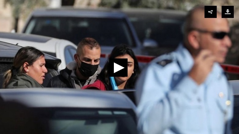 لحظة اعتقال طالبة فلسطينية نفدت عملية بطولية بحي الشيخ جراح  