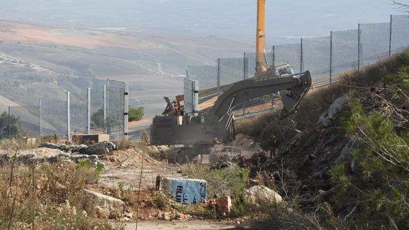 جرافة عسكرية إسرائيلية تتجاوز السياج التقني في الحرج الجنوبي للعديسة وتقتلع أشجارًا معمرة