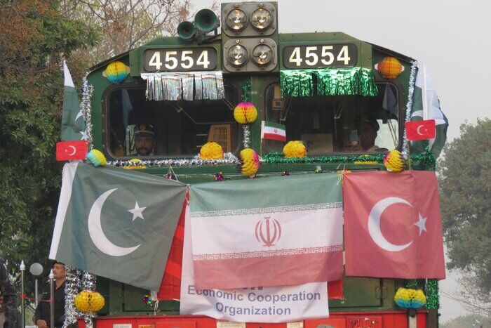 اطلاق خط قطار إسلام أباد - طهران - اسطنبول  