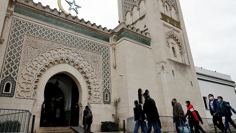 غضب مسلمي فرنسا من قرار حل المجلس الفرنسي للديانة الإسلامية