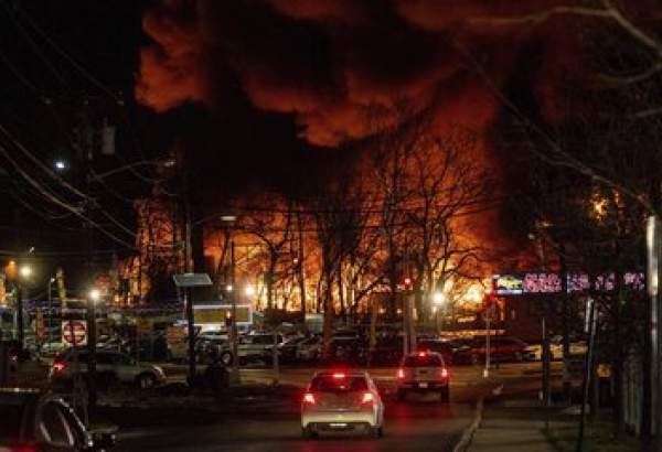 امریکی ریاست نیوجرسی کے شہر پیسیئک کے ایک کارخانے میں شدید آتش زدگی