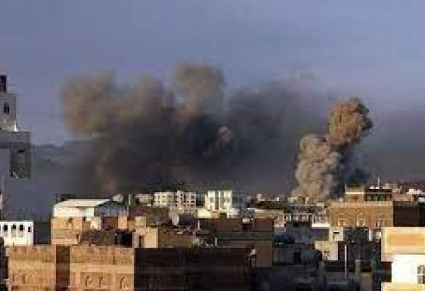 Des avions de chasse saoudiens bombardent le parlement yéménite à Sanaa