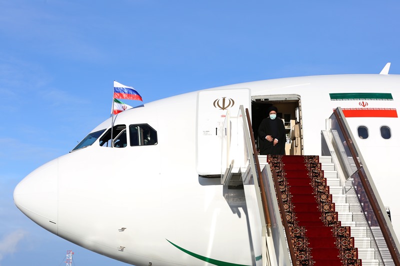 رئيس الجمهورية یصل إلى موسكو  