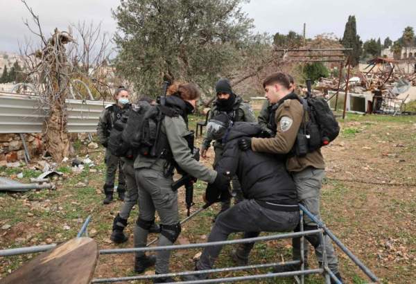 Zionist police demolish Palestinian home in east Beit-ul-Moqaddas eviction