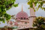Pink Mosque in Malaysia (photo)  