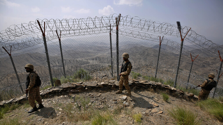 مقتل 5 جنود باكستانيين بإطلاق نار من أفغانستان..