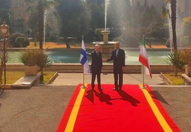وزير الخارجية يلتقي نظيره الفنلندي في طهران