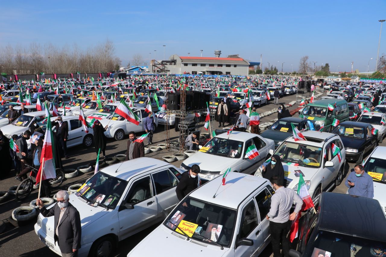 مسيرات ذكرى انتصار الثورة الاسلامية تجري بالسيارات والدراجات النارية