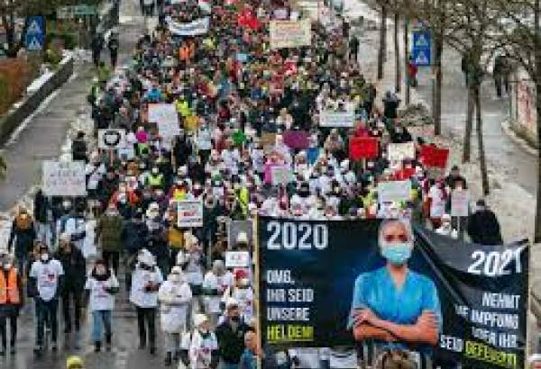 Austrians stage protest against mandatory COVID-19 vaccination