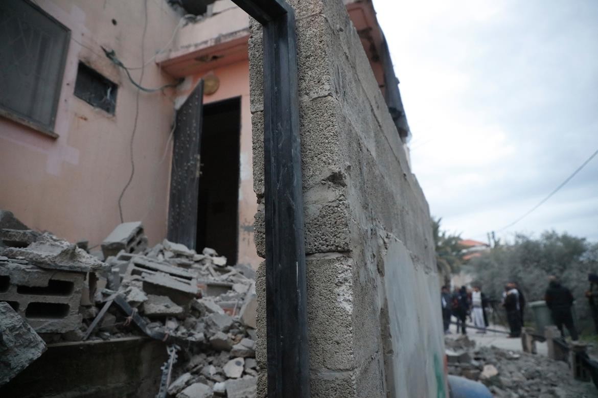 شهيد وإصابة عدد من جنود الاحتلال  خلال هدم منزل الأسير "جرادات"  