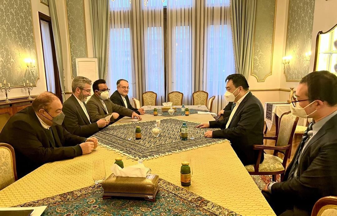 كبير المفاوضين الايرانيين يلتقي نظيره الصيني في فيينا