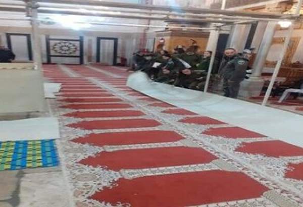 Israeli forces desecrate Ibrahimi Mosque in al Khalil