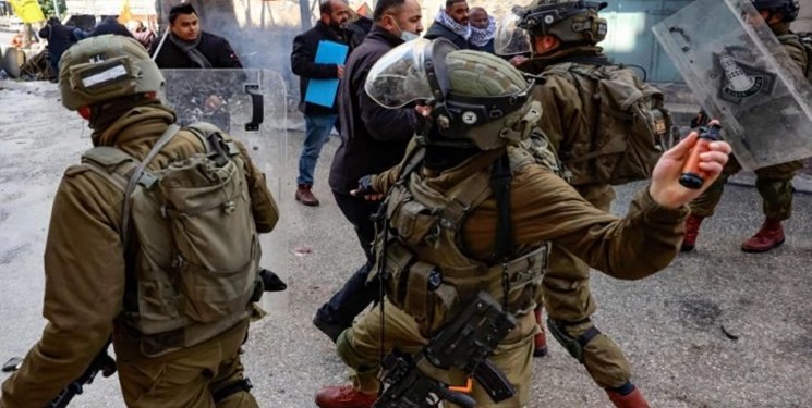 زخمی شدن ۱۰ فلسطینی در درگیری با نظامیان صهیونیست