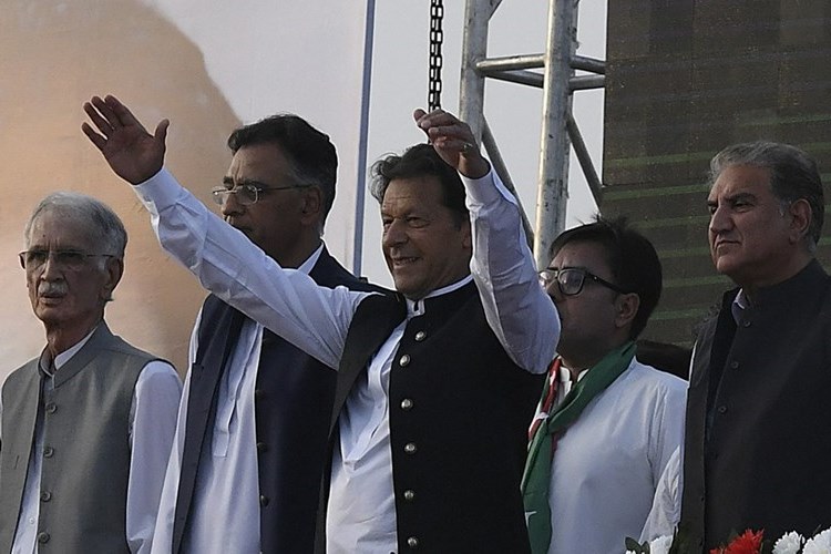 عمران خان یدعو  لانتخابات مبكّرة.. حلّ الحكومة والبرلمان في باكستان