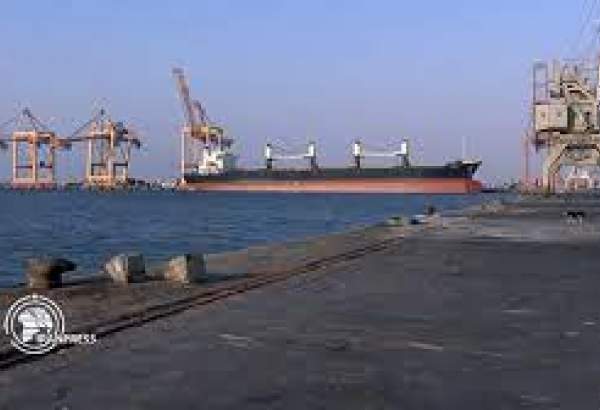 2nd fuel ship docks at Al-Hudaydah port