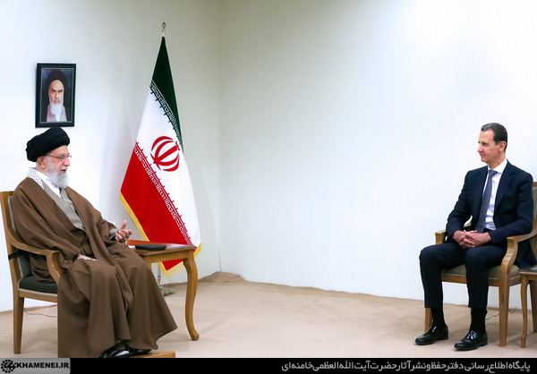 الرئيس الأسد في طهران ويلتقي قائد الثورة  