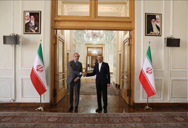المنسق الأوروبي يجري محادثات مع باقري في طهران