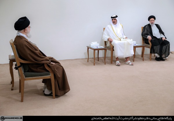 امير قطر يلتقي مع قائد الثورة الاسلامية