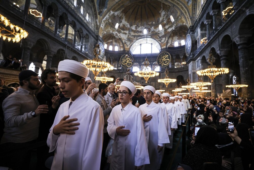 إسطنبول.. تخريج دفعة جديدة من حفظة القرآن الكريم في مسجد آيا صوفيا