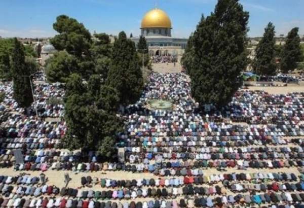 اقامه نماز جمعه در مسجد الاقصی با حضور 30 هزار فلسطینی