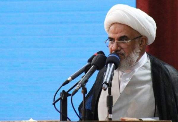 حفظ انقلاب اسلامی در گرو زنده نگه داشتن باید مکتب امام خمینی(ره) است