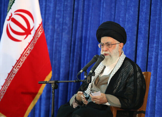 قائد الثورة الاسلامية یستقبل مسؤولي شؤون الحج في ايران