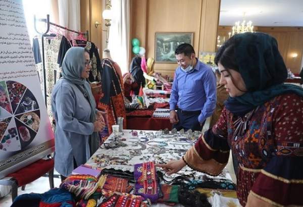 Foreign diplomats in Iran open charity market in Tehran (photo)  