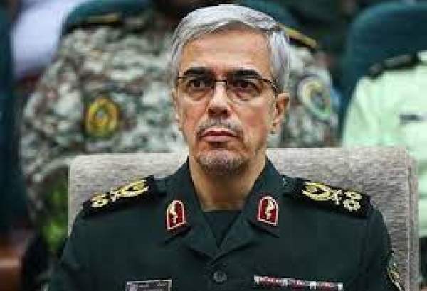 Iran, Pakistan confer on boosting military cooperation