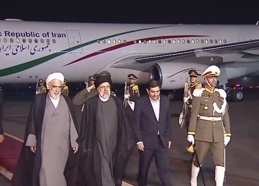 رئيسي يعود الى طهران بعد مشاركته في قمة دول بحر قزوين